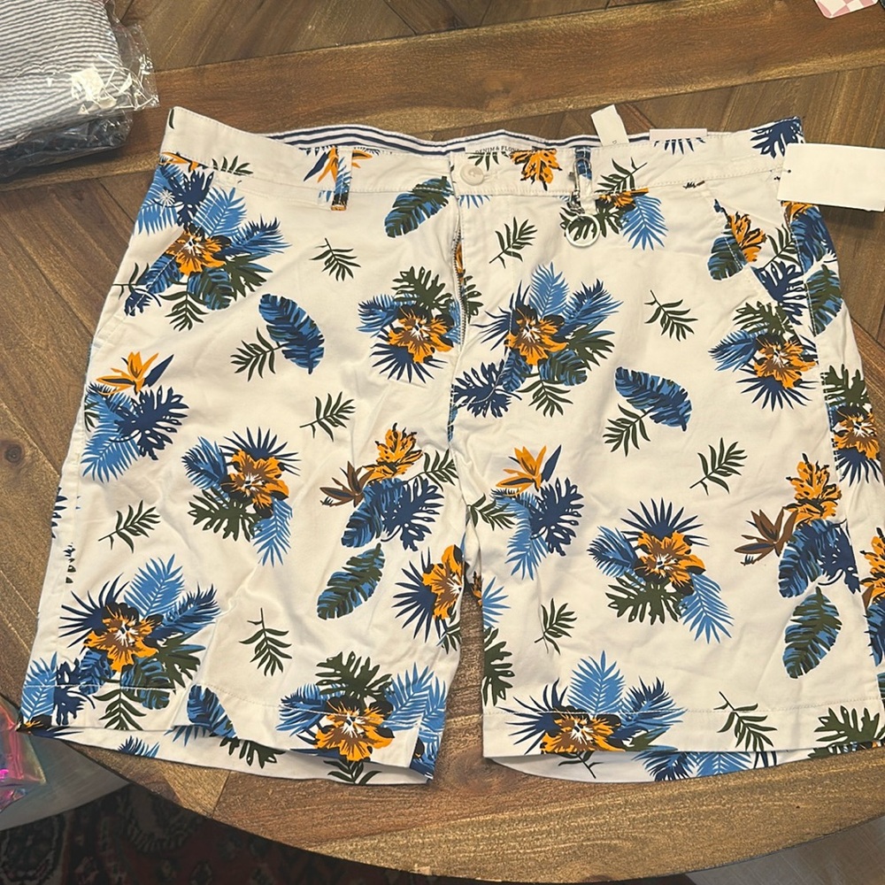 Denim & Flower Shorts 7” inseam size 38 NWT